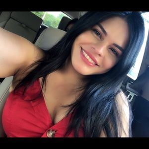 Meet your Posher, Valeria